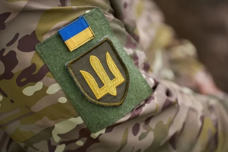 Незаконно нарахував 900 тисяч солдатам, які раніше відмовились виконувати накази: на Донеччині викрили офіцера Незаконно нарахував 900 тисяч солдатам, які раніше відмовились виконувати накази: на Донеччині викрили офіцера