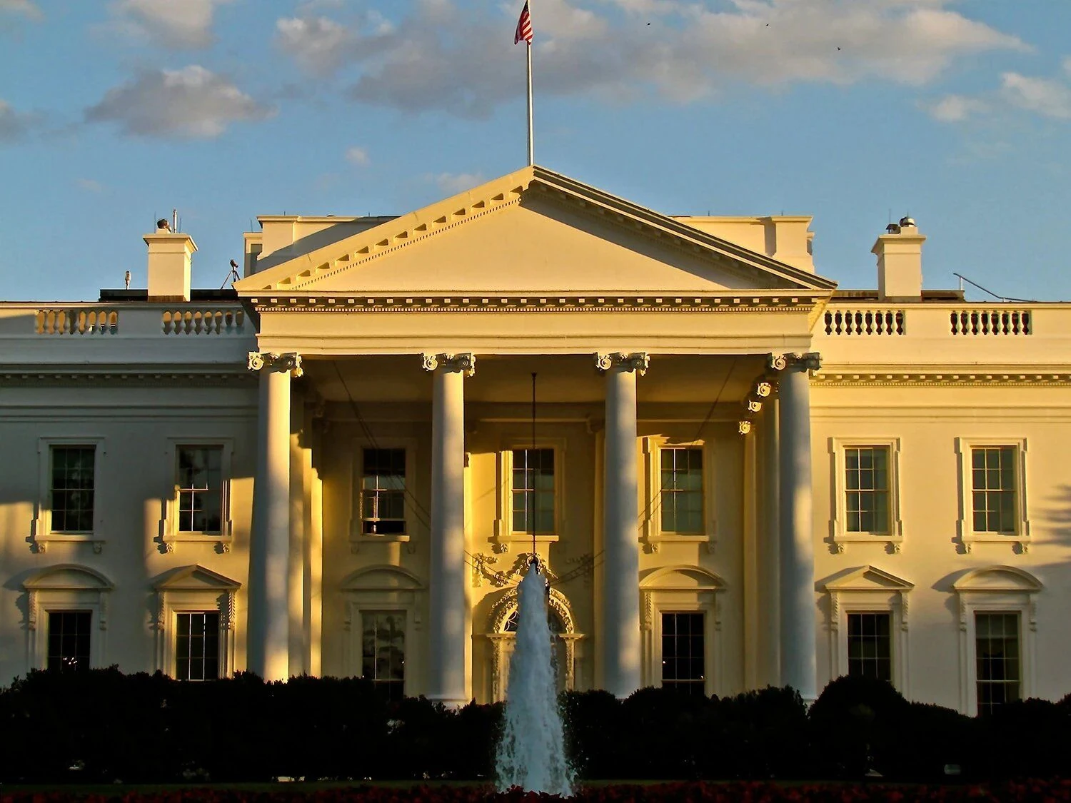 Трамп покинув Білий дім для подорожі на саміт з путіним на Аляску - ЗМІ