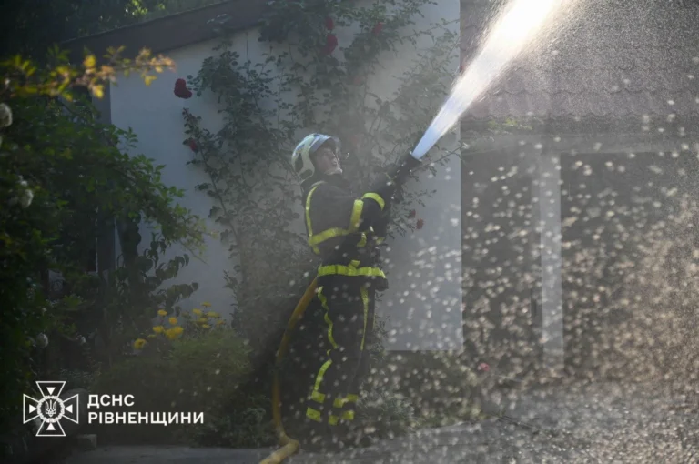 Через російську атаку на Рівненщину постраждала жінка: показали наслідки