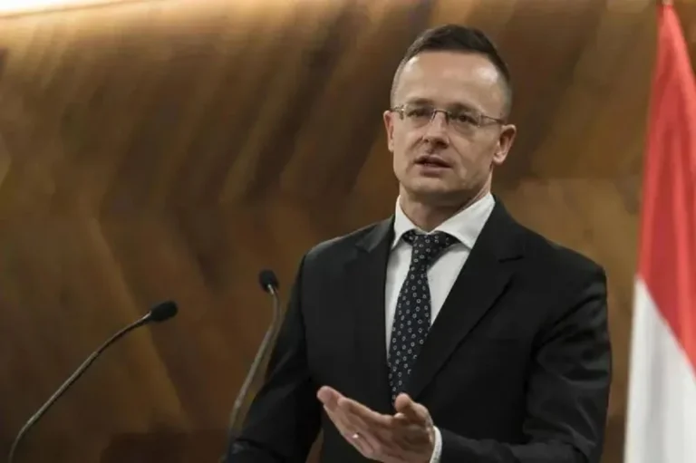 “Використав національне свято”: Сіярто звинуватив Зеленського у погрозах Угорщині в День Незалежності Українські Національні Новини (УНН)