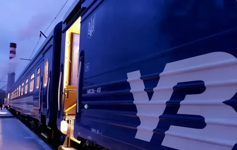 Укрзалізниця попередила про затримки поїздів через атаку рф на Вінниччину