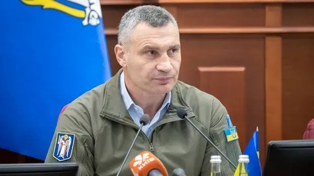 Ворожий дрон впав у двір житлового будинку в Києві - Кличко