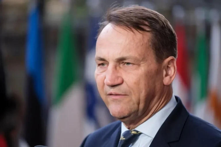 Польща пропонує перехоплювати російські ракети та БПЛА в небі над Україною - Сікорський