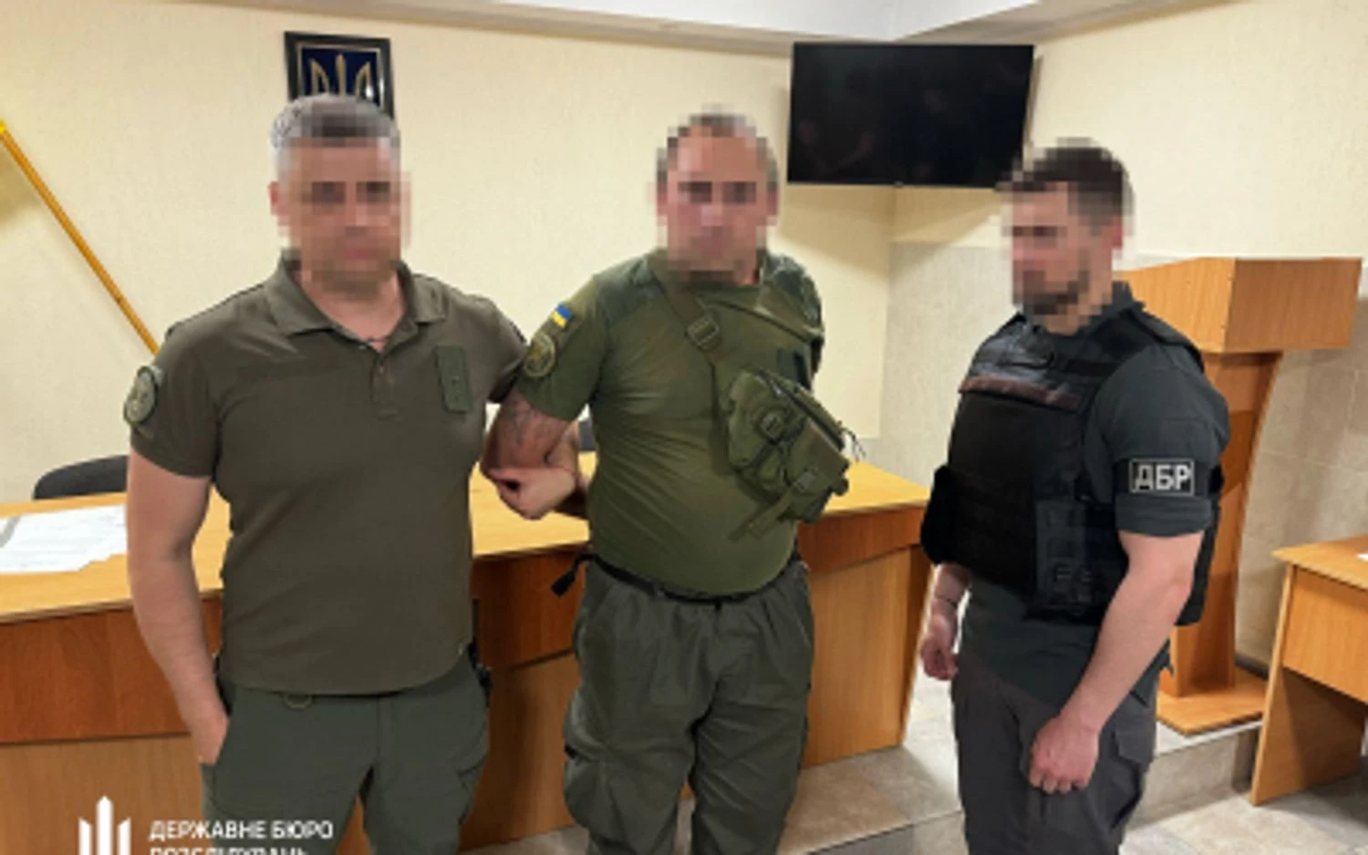 До 10 років вʼязниці: інспектора запорізької колонії судитимуть за постачання наркотиків та телефонів