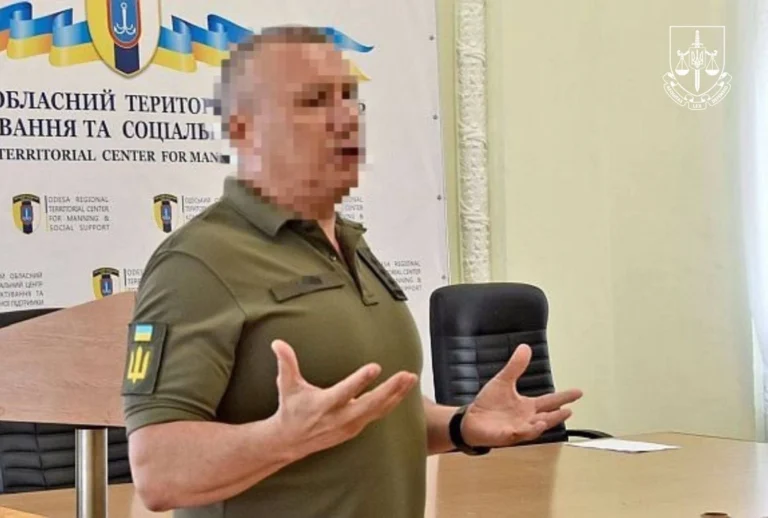 Підробка документів та перешкоджання діяльності ЗСУ: завершено розслідування щодо колишнього керівника Одеського ТЦК Борисова