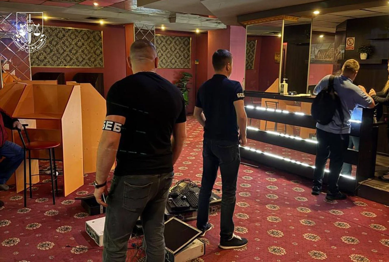 У Києві викрили організовану групу, яка керувала мережею з понад 20 нелегальних гральних закладів
