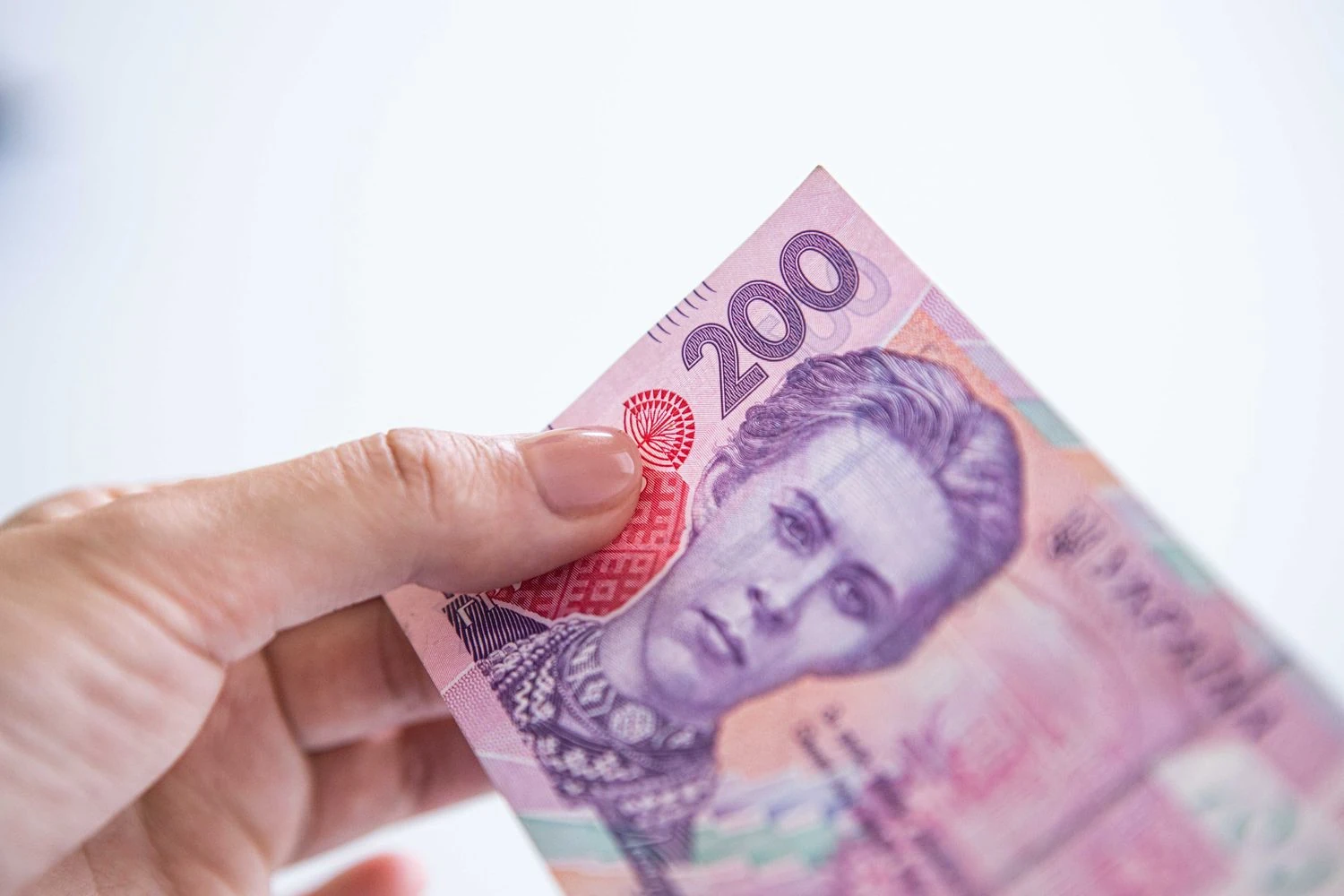 Курс валют на 19 вересня: гривня продовжує девальвувати