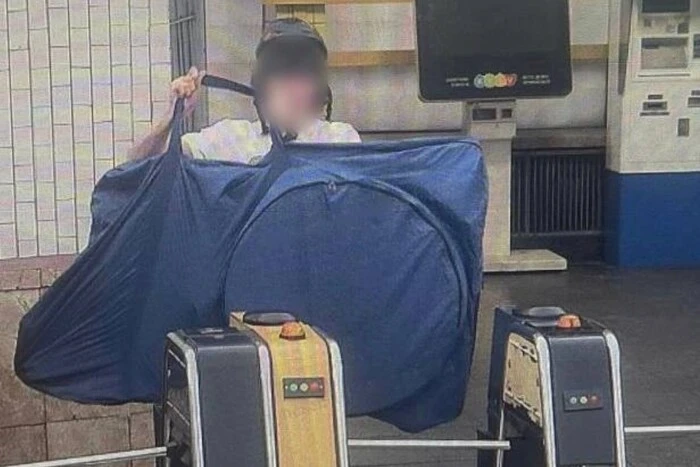Поліція затримала студента, який катався на велосипеді по ескалатору метро