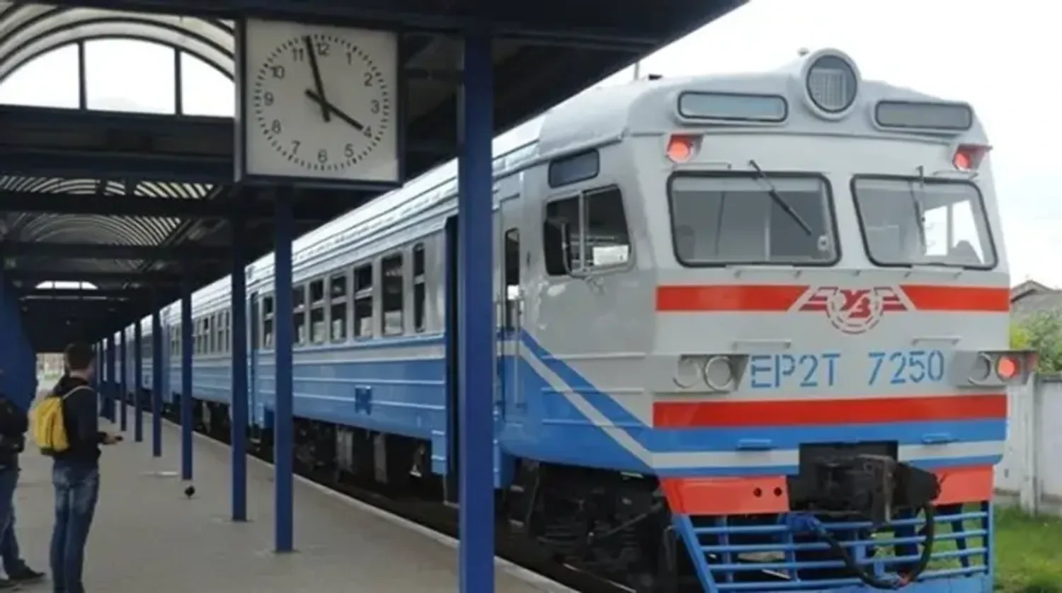 Рух поїздів на Львівщині ускладнено через загрозу ракетно-дронових ударів