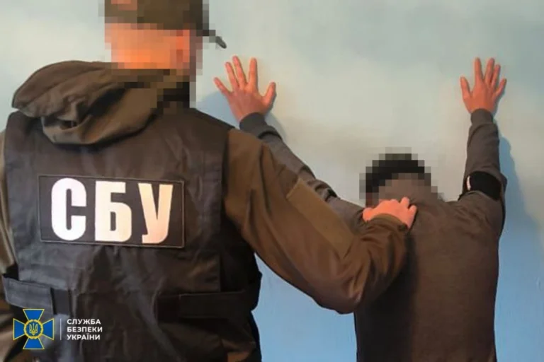 Збирали допомогу на ЗСУ під виглядом військових: у Запоріжжі ділки “заробили” на гуманітарці понад 8 млн грн Збирали допомогу на ЗСУ під виглядом військових: у Запоріжжі ділки